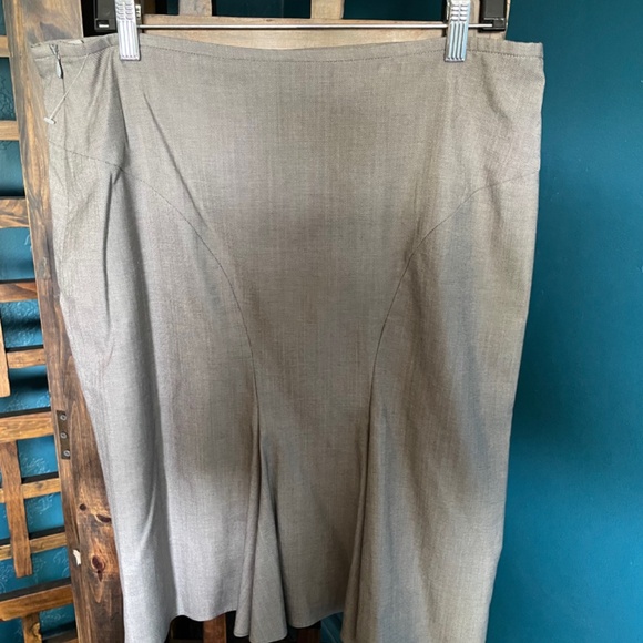 Armani Collecione light grey skirt suit (2-pc), EU 48, US 12, EUC. - Picture 6 of 7